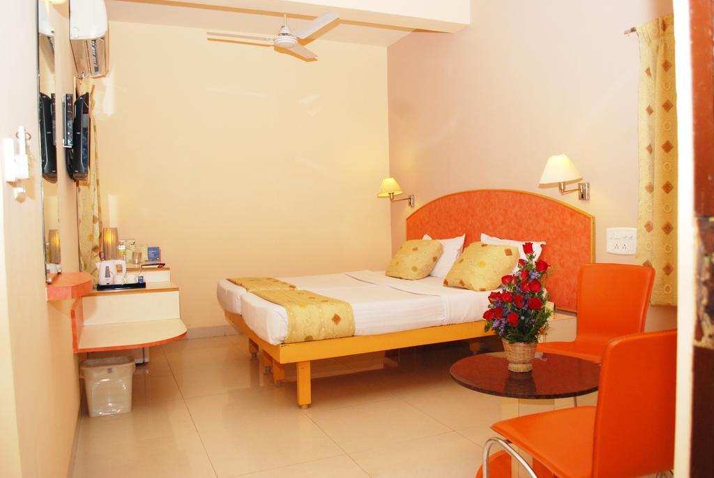 Hotel Pandian Chennai Exterior photo
