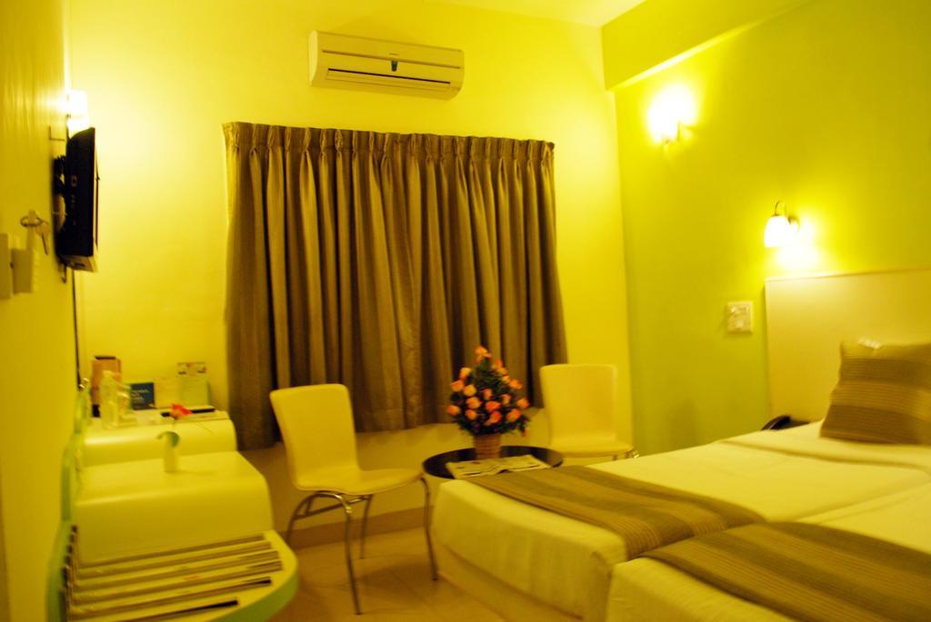 Hotel Pandian Chennai Exterior photo